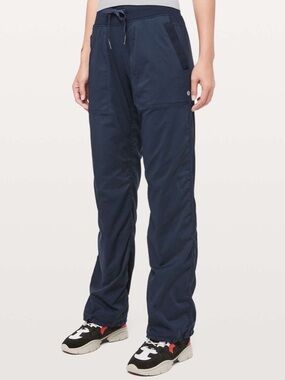 Lululemon Dance Studio Pant *Lined True Navy in Sz 4